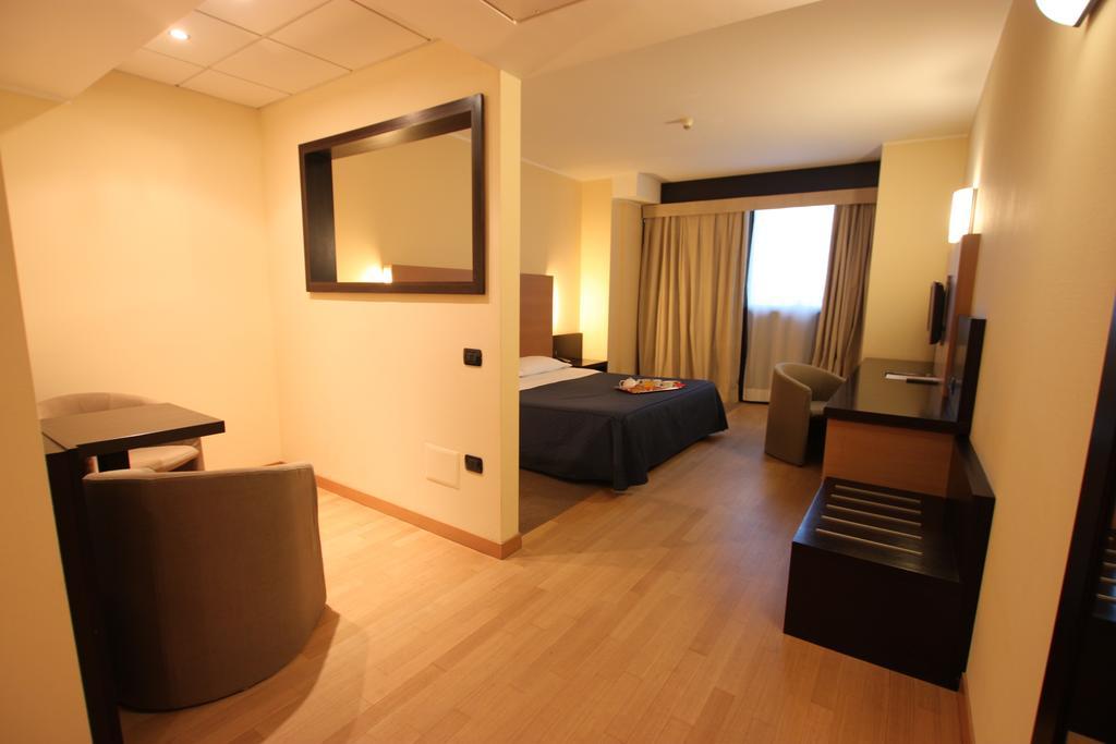 Golf Hotel Milano Opera Exterior foto